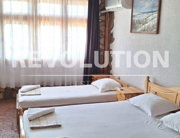 Дава се под наем Къща в Варна, Галата - 600 кв.м за 2593.35 € - Снимка #1