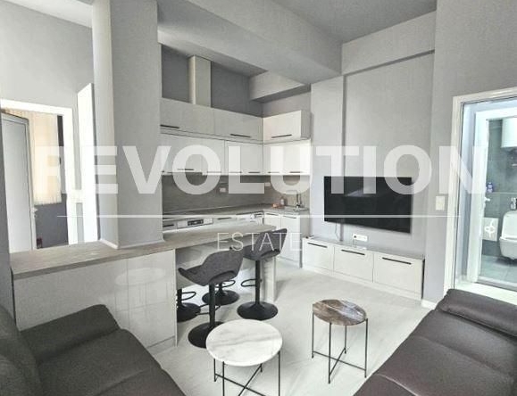 Дава се под наем Тристаен апартамент в Варна, Гръцка махала - 100 кв.м за 750 € - Снимка #1