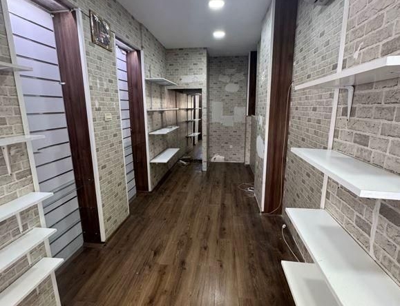 Дава се под наем Магазин в Варна, Център - 18 кв.м за 381.99 € - Снимка #1