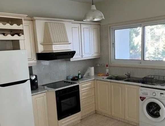 Дава се под наем Тристаен апартамент в Пловдив, Коматево - 88 кв.м за 270.3 € - Снимка #1