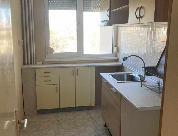 Дава се под наем Двустаен апартамент в Пловдив, Гагарин - 65 кв.м за 300 € - Снимка #1