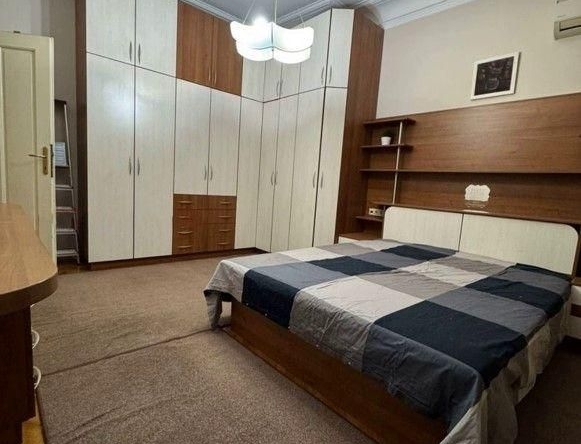 Дава се под наем Четиристаен апартамент в София, Център - 105 кв.м за 1000 € - Снимка #1