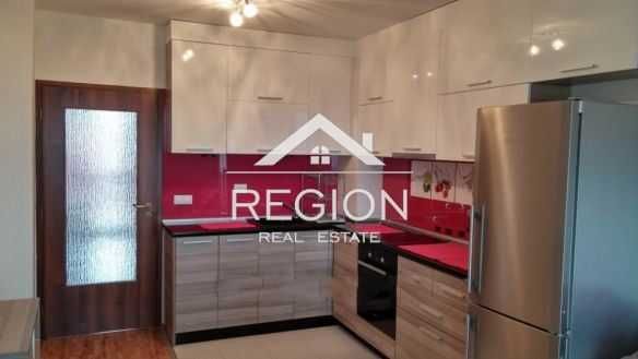 Дава се под наем Тристаен апартамент в Варна, Колхозен пазар - 70 кв.м за 459 € - Снимка #1