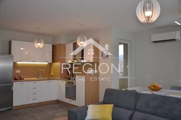 Дава се под наем Тристаен апартамент в Варна, Левски - 100 кв.м за 600 € - Снимка #1