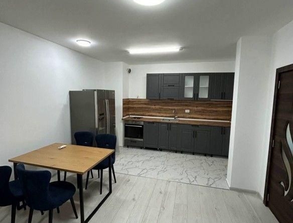 Дава се под наем Тристаен апартамент в София, Център - 96 кв.м за 896.58 € - Снимка #1