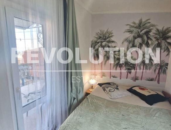 Дава се под наем Едностаен апартамент в Варна, м-т Траката - 30 кв.м за 300 € - Снимка #1