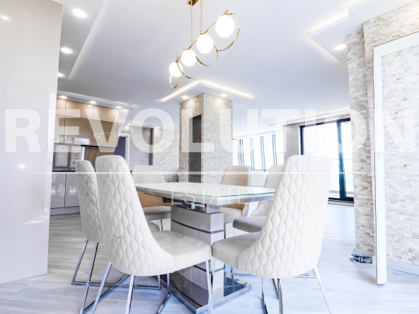 Дава се под наем Двустаен апартамент в Варна, Бриз - 100 кв.м за 1500 € - Снимка #1