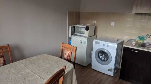 Дава се под наем Двустаен апартамент в Бургас, Зорница - 68 кв.м за 91.8 € - Снимка #1