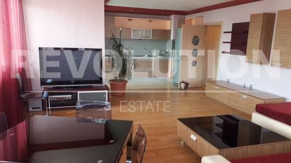 Дава се под наем Тристаен апартамент в с. Левски, Област Варна - 98 кв.м за 548.25 € - Снимка #1