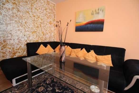 Дава се под наем Тристаен апартамент в Бургас, Център - 80 кв.м за 140.25 € - Снимка #1