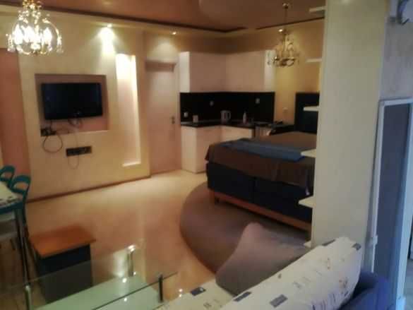 Дава се под наем Едностаен апартамент в Бургас, Център - 34 кв.м за 200 € - Снимка #1