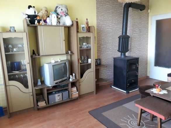 Дава се под наем Двустаен апартамент в Бургас, Меден рудник - зона А - 65 кв.м за 175 € - Снимка #1