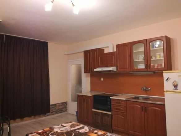 Дава се под наем Двустаен апартамент в Бургас, Възраждане - 70 кв.м за 200 € - Снимка #1