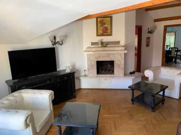 Дава се под наем Тристаен апартамент в Бургас, Център - 120 кв.м за 275 € - Снимка #1