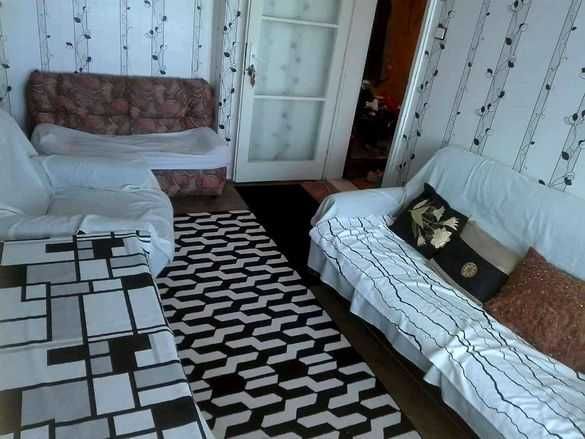 Дава се под наем Тристаен апартамент в Бургас, Лазур - 80 кв.м за 132.6 € - Снимка #1