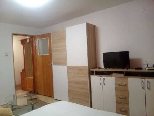 Дава се под наем Двустаен апартамент в Бургас, Лазур - 42 кв.м за 160 € - Снимка #1