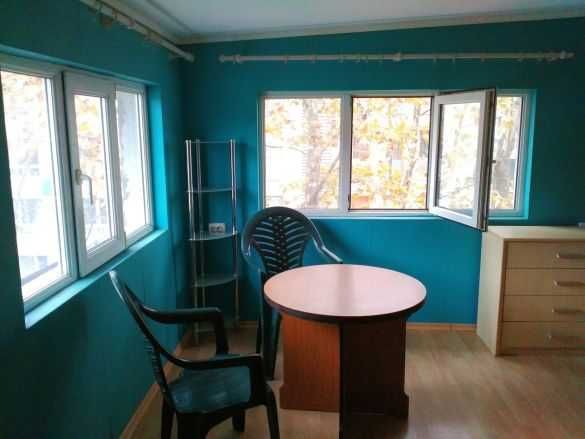 Дава се под наем Едностаен апартамент в Бургас, Център - 35 кв.м за 100 € - Снимка #1