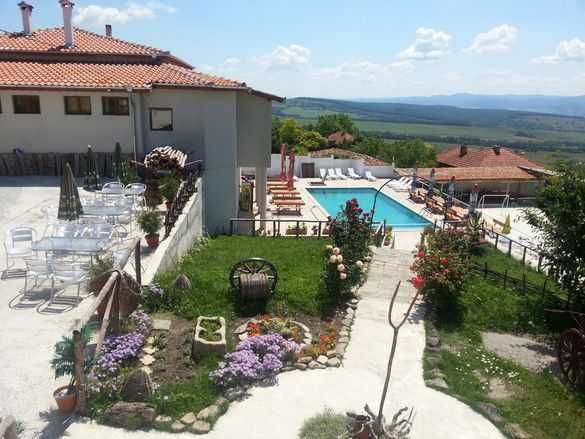 Хотел в Провадия - 2200 кв.м за 91 €/кв.м - Снимка #1
