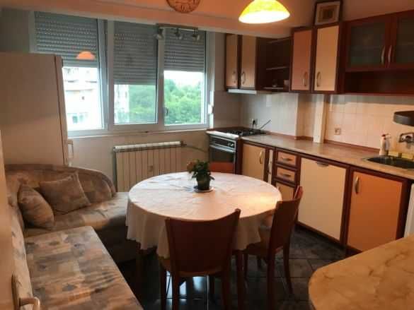 Дава се под наем Тристаен апартамент в Бургас, Славейков - 80 кв.м за 220 € - Снимка #1
