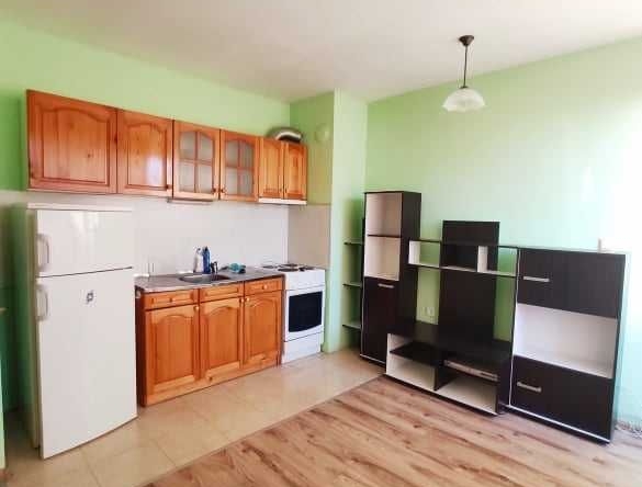 Дава се под наем Тристаен апартамент в Бургас, Меден рудник - зона А - 77 кв.м за 178.5 € - Снимка #1