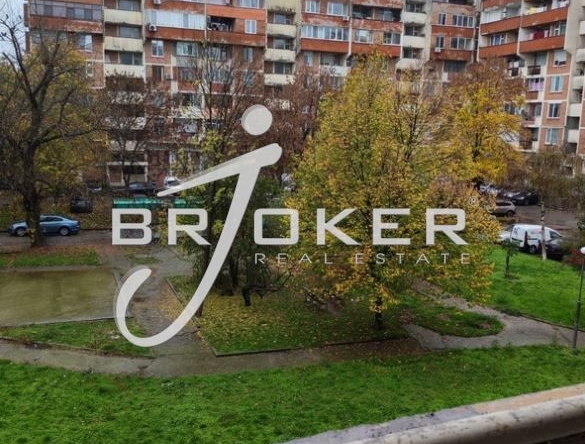 Дава се под наем Тристаен апартамент в Кърджали, Център - 91 кв.м за 260 € - Снимка #1