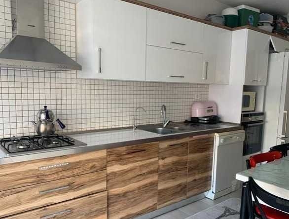 Дава се под наем Тристаен апартамент в Пловдив, Остромила - 78 кв.м за 188.7 € - Снимка #1
