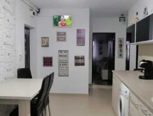 Дава се под наем Четиристаен апартамент в Пловдив, Тракия - 96 кв.м за 408 € - Снимка #1