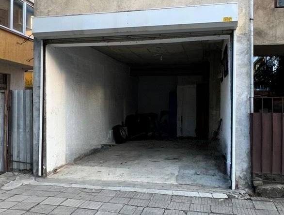 Дава се под наем Склад в София, 7-ми 11-ти километър - 27 кв.м за 178.5 € - Снимка #1