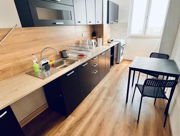 Дава се под наем Четиристаен апартамент в Пловдив, Коматево - 100 кв.м за 550 € - Снимка #1