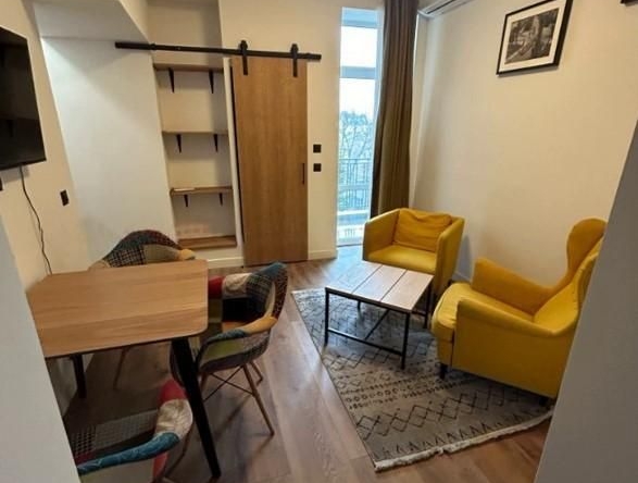 Дава се под наем Тристаен апартамент в София, Център - 74 кв.м за 900 € - Снимка #1