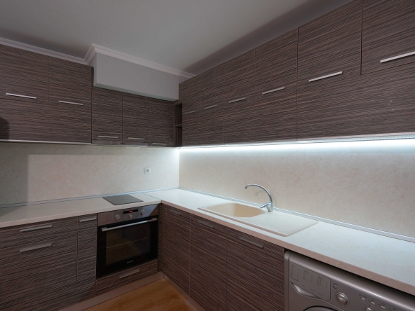 Дава се под наем Тристаен апартамент в Варна, Спортна зала - 91 кв.м за 800 € - Снимка #1