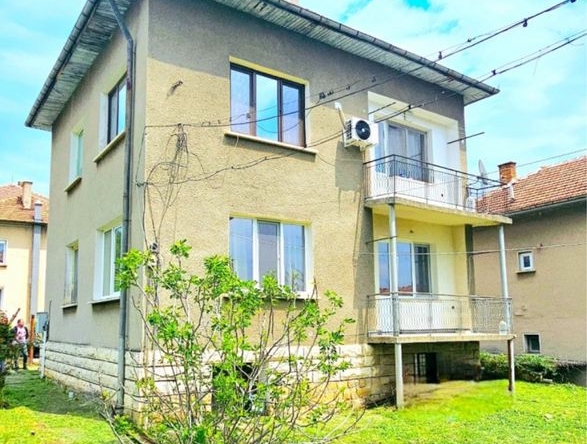 Къща в Мездра - 170 кв.м за 795 €/кв.м - Снимка #1