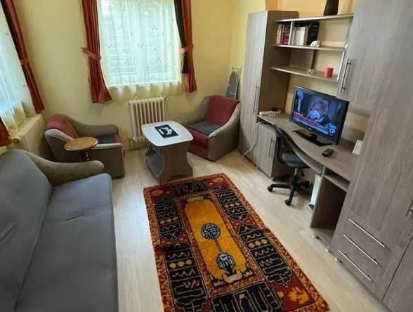 Дава се под наем Едностаен апартамент в Бургас, Център - 40 кв.м за 168.3 € - Снимка #1