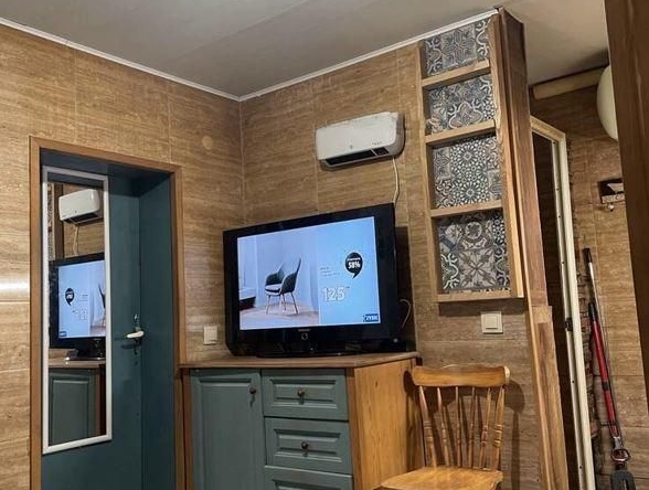 Дава се под наем Едностаен апартамент в Бургас, Център - 23 кв.м за 306 € - Снимка #1