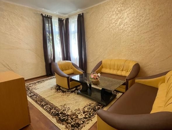 Дава се под наем Тристаен апартамент в София, Зона Б-18 - 90 кв.м за 714 € - Снимка #1