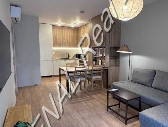 Дава се под наем Двустаен апартамент в София, Център - 64 кв.м за 797.64 € - Снимка #1