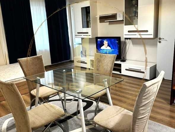 Дава се под наем Тристаен апартамент в Варна, ЖП Гара - 100 кв.м за 750 € - Снимка #1