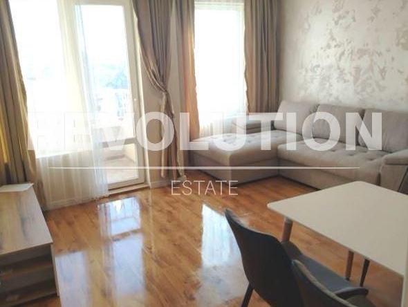 Дава се под наем Тристаен апартамент в Варна, Лятно кино Тракия - 95 кв.м за 700 € - Снимка #1