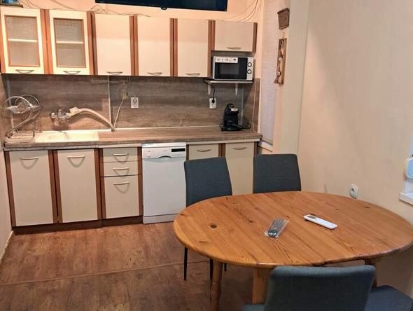 Дава се под наем Етаж от къща в Пловдив, Кършияка - 100 кв.м за 400 € - Снимка #1