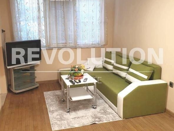 Дава се под наем Тристаен апартамент в Варна, Лятно кино Тракия - 80 кв.м за 498.27 € - Снимка #1