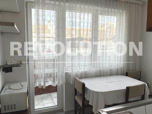 Дава се под наем Тристаен апартамент в Варна, Лятно кино Тракия - 84 кв.м за 425 € - Снимка #1