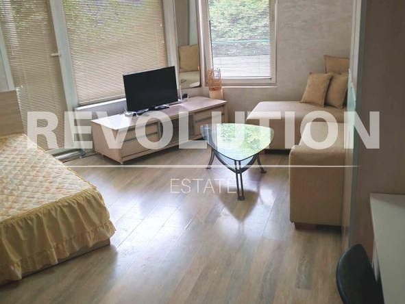 Дава се под наем Двустаен апартамент в Варна, Червен площад - 60 кв.м за 600 € - Снимка #1