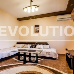 Дава се под наем Тристаен апартамент в Варна, Червен площад - 100 кв.м за 698.19 € - Снимка #1