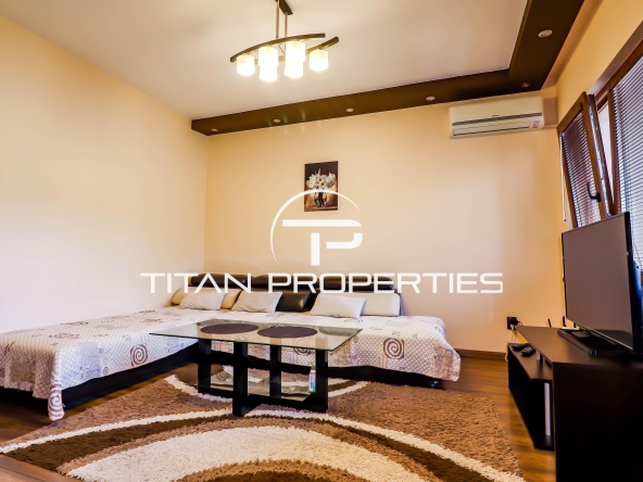 Дава се под наем Тристаен апартамент в Варна, Червен площад - 90 кв.м за 750 € - Снимка #1