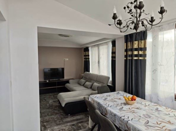 Дава се под наем Тристаен апартамент в София, Витоша - 115 кв.м за 846.6 € - Снимка #1