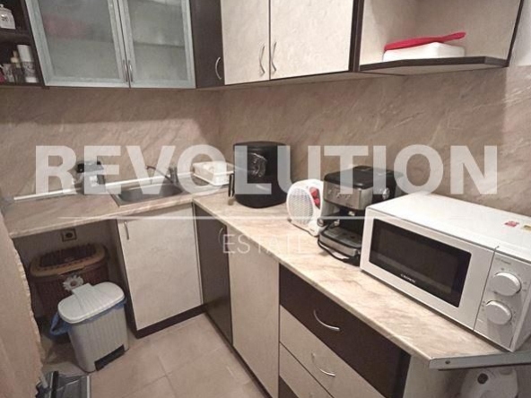 Дава се под наем Тристаен апартамент в Варна, м-т Траката - 85 кв.м за 558.45 € - Снимка #1