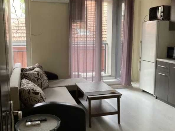 Дава се под наем Двустаен апартамент в Пловдив, Център - 42 кв.м за 383 € - Снимка #1