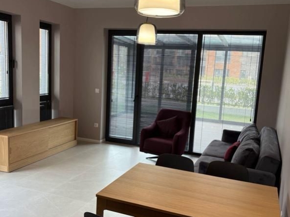 Дава се под наем Тристаен апартамент в София, Хладилника - 100 кв.м за 1396.38 € - Снимка #1