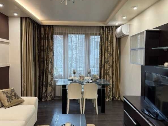 Дава се под наем Тристаен апартамент в София, Красно село - 84 кв.м за 900 € - Снимка #1