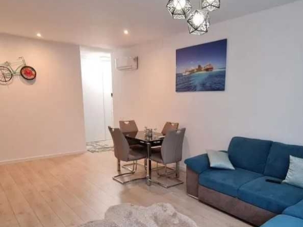 Дава се под наем Тристаен апартамент в Пловдив, Център - 76 кв.м за 204 € - Снимка #1